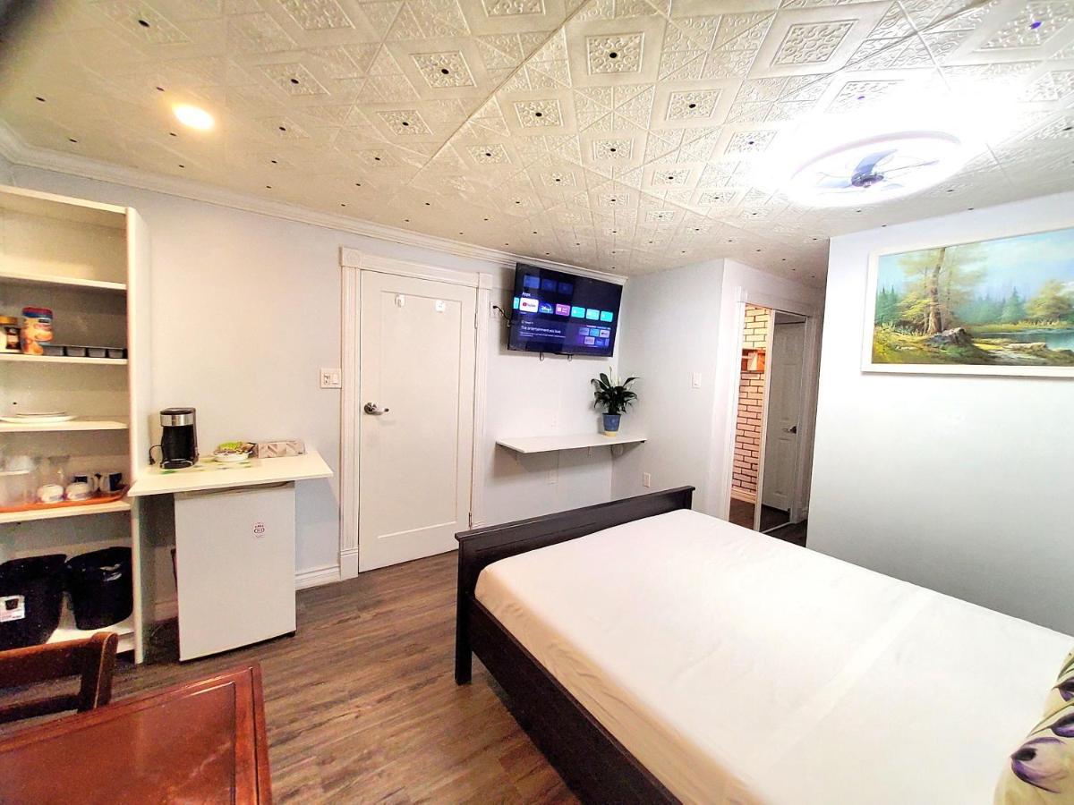 Renovated Cozy Bedroom With Private Washroom Toronto Zewnętrze zdjęcie
