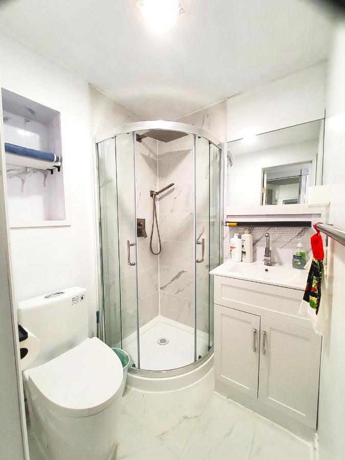 Renovated Cozy Bedroom With Private Washroom Toronto Zewnętrze zdjęcie