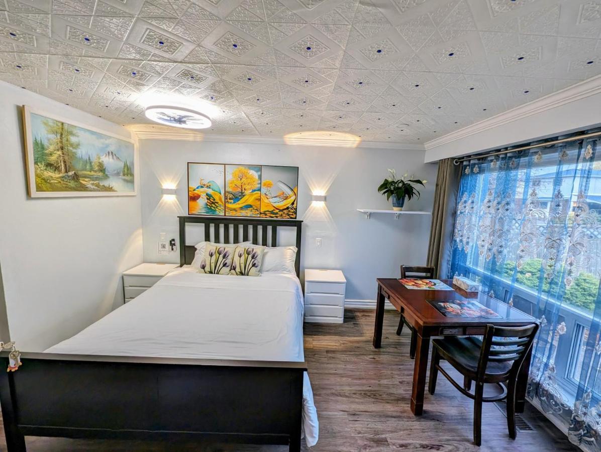 Renovated Cozy Bedroom With Private Washroom Toronto Zewnętrze zdjęcie