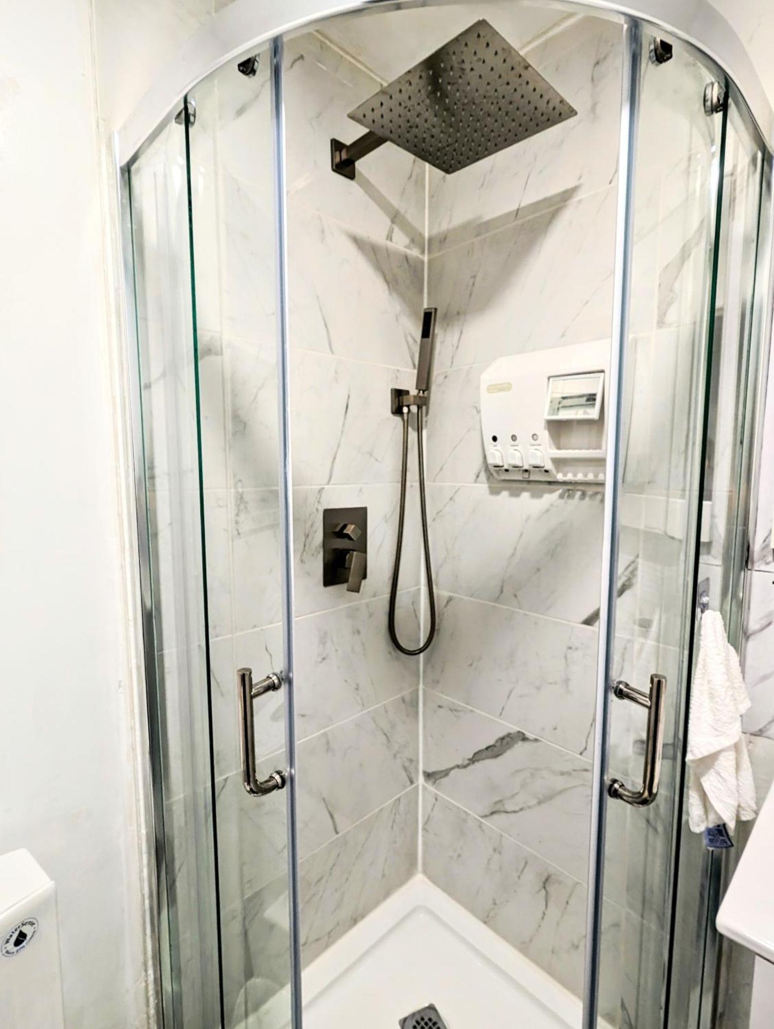Renovated Cozy Bedroom With Private Washroom Toronto Zewnętrze zdjęcie